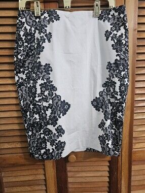 New York & Company White with Black Floral Lace Pencil Skirt | Size 8